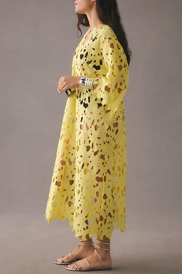 „I Belong Here“ – Midi-Strandkleid mit Blumenmuster und Ösenspitze