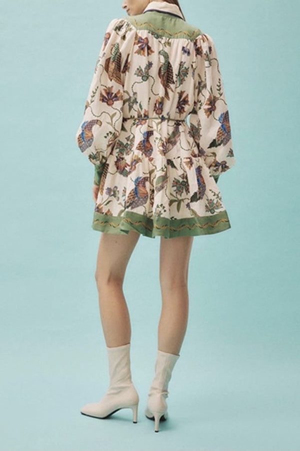 Feiern Sie jeden Tag – Einzigartiges Minikleid mit farblich abgestimmtem Druck und Ballonärmeln