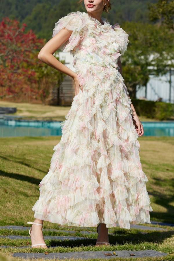 Ärmelloses Kleid mit besticktem A-Linien-Rock und halbem Rollkragen