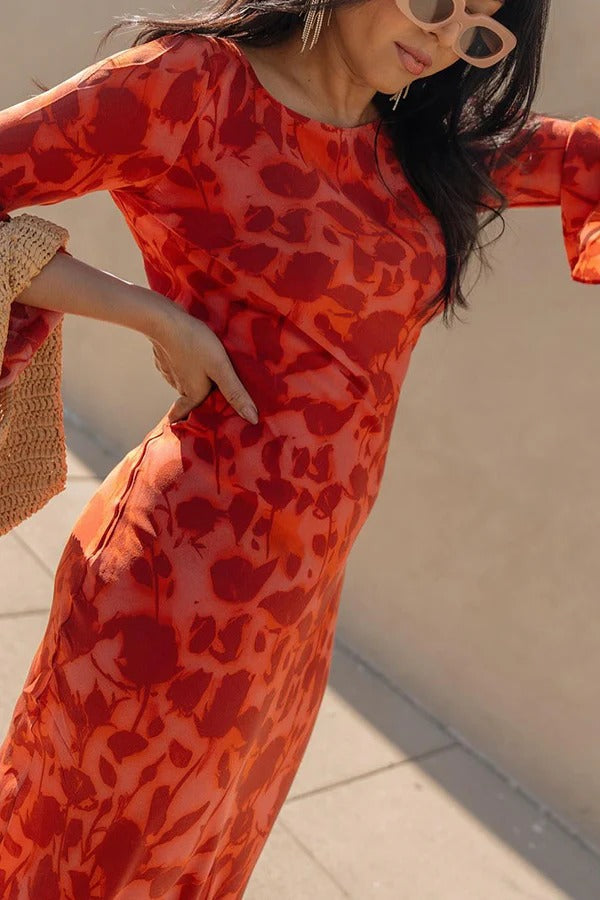 Robe longue Gia à imprimé unique, col bateau, manches longues cloche et coupe en biais