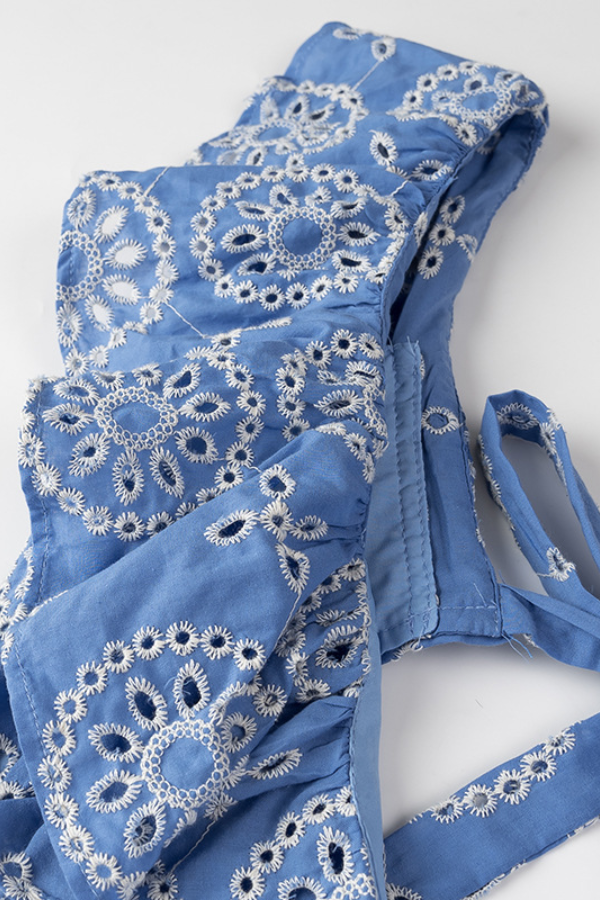 Gestuftes, verziertes Midikleid aus Spitze