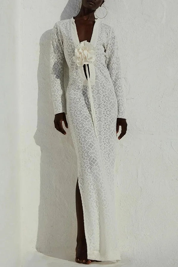 Spanish Breeze Maxikleid mit Spitze, tiefem V-Ausschnitt, abnehmbaren Blumen, langen Ärmeln und Schlitz