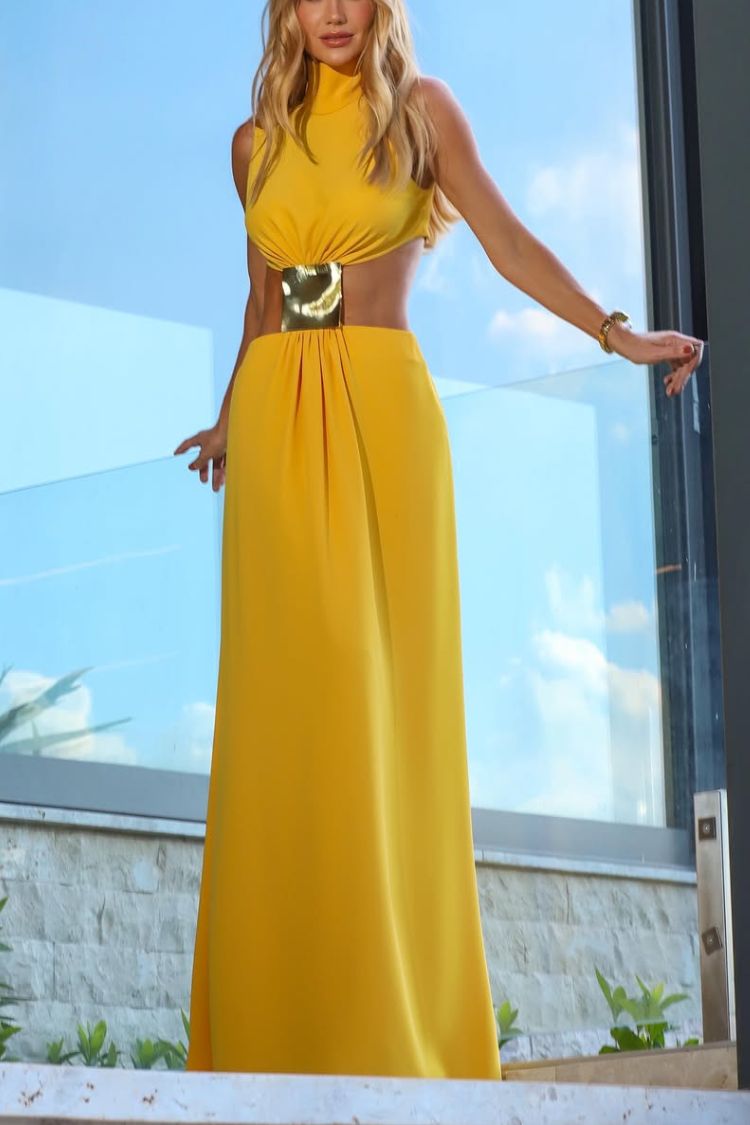 Avery Maxikleid mit hohem Halsausschnitt und Metallverzierung und Cut-Out-Taille