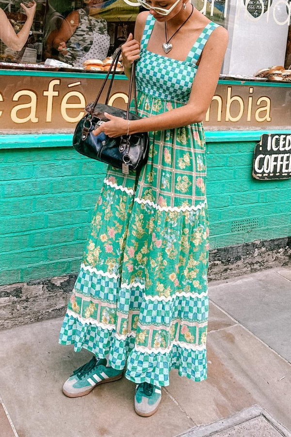 Yolanda Maxikleid mit Zickzack-Besatz und einzigartigem Aufdruck, gesmoktem Rücken und Schnürung