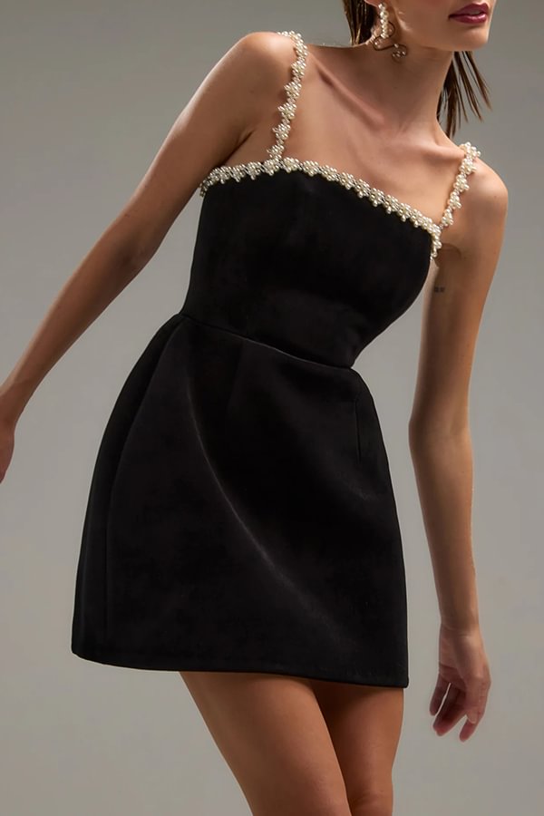 Robe courte style tulipe à poches et bretelles en velours Sweet Poetry avec bordure en perles
