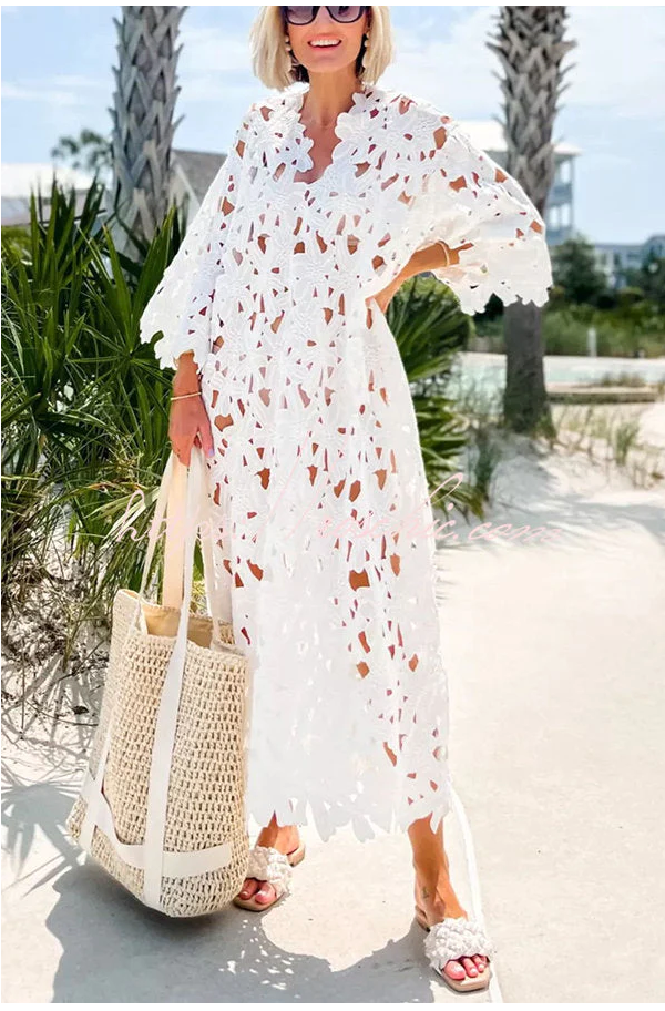 „I Belong Here“ – Midi-Strandkleid mit Blumenmuster und Ösenspitze