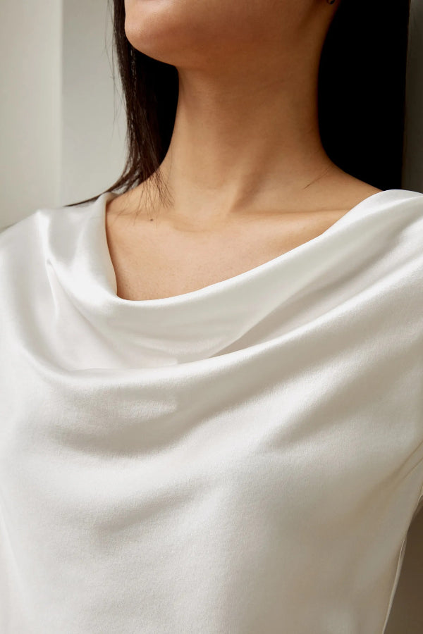 Lockeres Top aus Satin mit Wasserfallausschnitt und kurzen Ärmeln in Perlglanzoptik