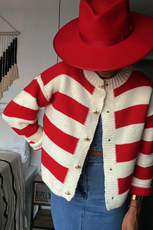 Sweet Sayings – Strickjacke mit Farbblockdesign und Metallknöpfen