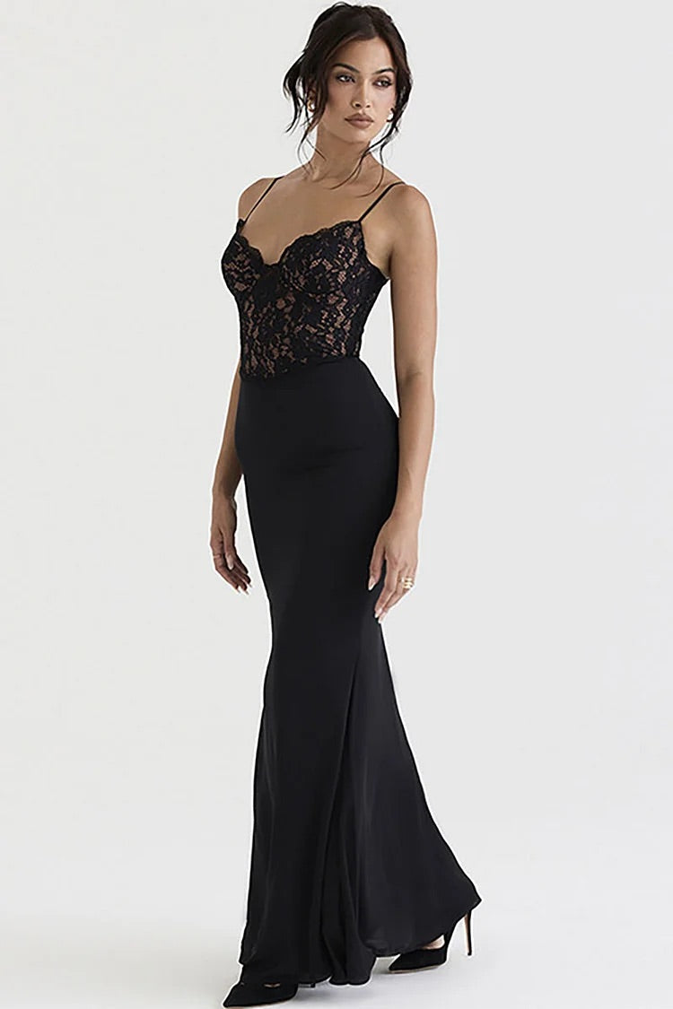 Robe longue moulante en dentelle patchwork avec ourlet en queue de poisson