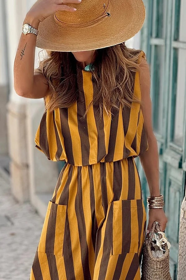 Ensemble Harlow avec haut à épaules rembourrées et imprimé rayé et jupe longue drapée à poches et taille élastique