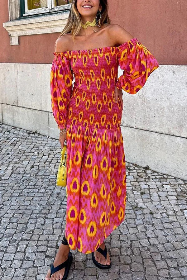 Venita – Einzigartiges, bedrucktes, schulterfreies, gesmoktes Midikleid mit Ballonärmeln