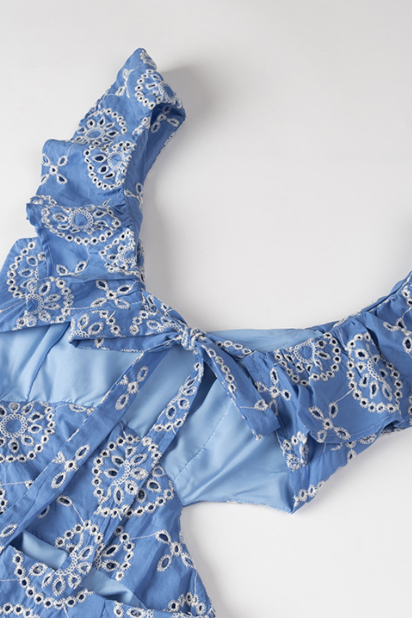 Gestuftes, verziertes Midikleid aus Spitze