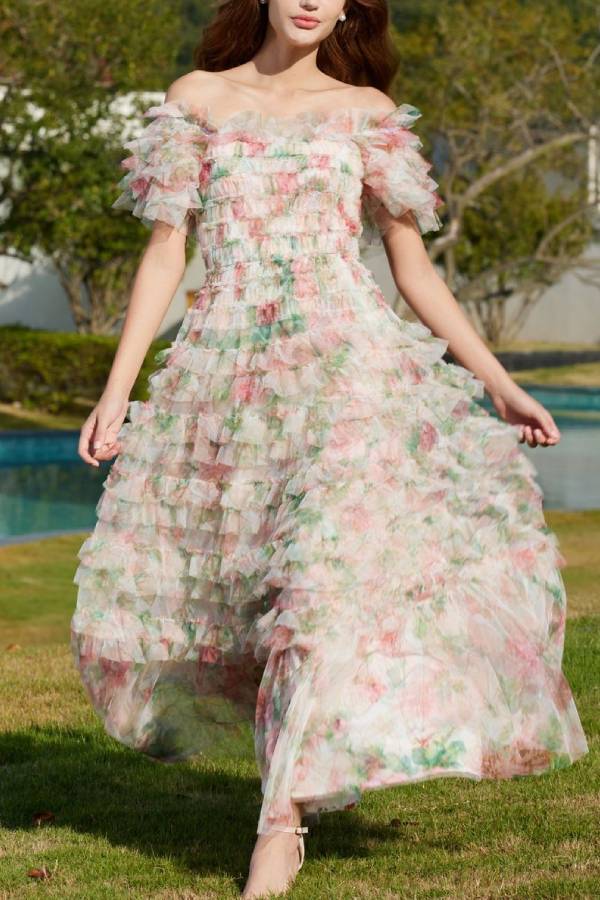 Blumenkleid mit schmaler Taille