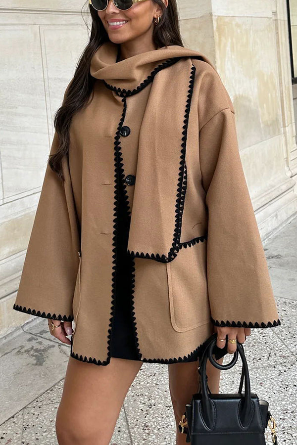 Manteau ample en laine style Hepburn avec poches et bordures contrastées et écharpe