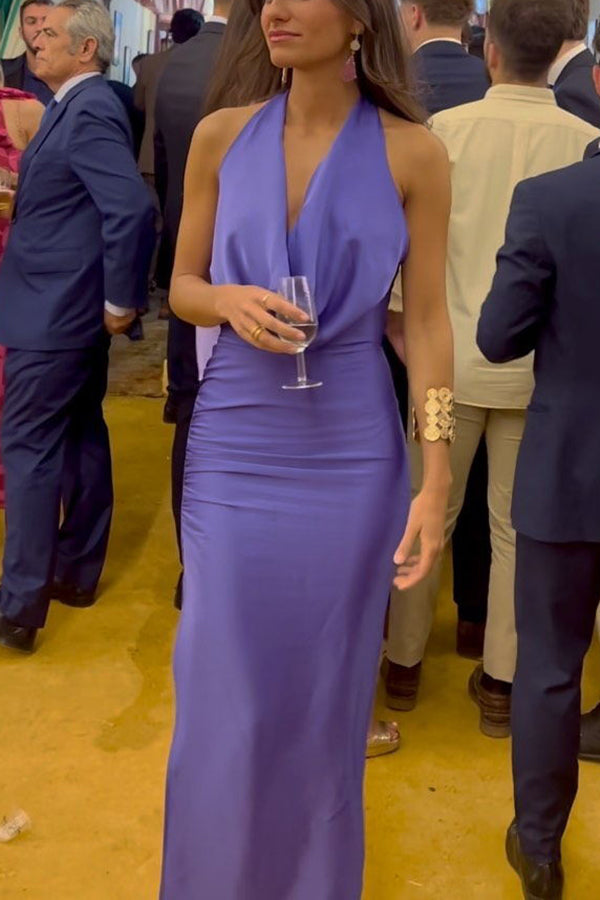 Moments To Cherish – Rückenfreies Maxikleid aus Satin mit Wasserfallausschnitt und Neckholder