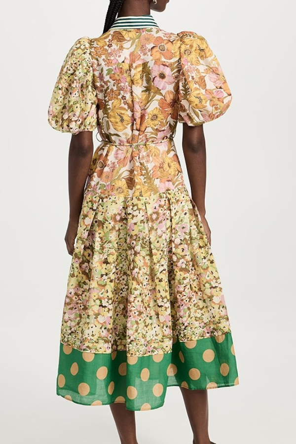 Modisches Swing-Kleid mit bedruckten Puffärmeln und schmaler Passform