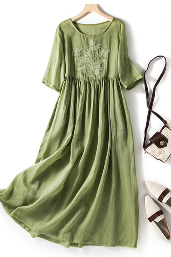 Besticktes Kleid im Ethno-Stil aus Baumwolle und Leinen