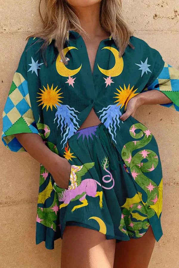 Summer Traveler – Set aus übergroßer Bluse aus Leinenmischung mit einzigartigem Aufdruck und Shorts mit Taschen und elastischer Taille