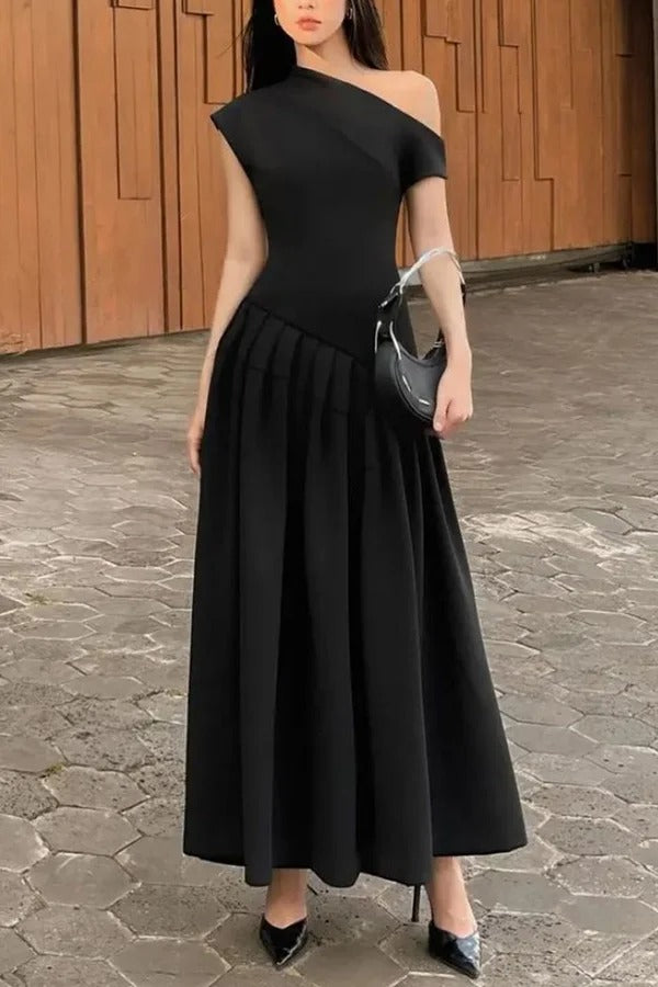 Robe longue à col montant et ourlet large, coupe ajustée et tendance