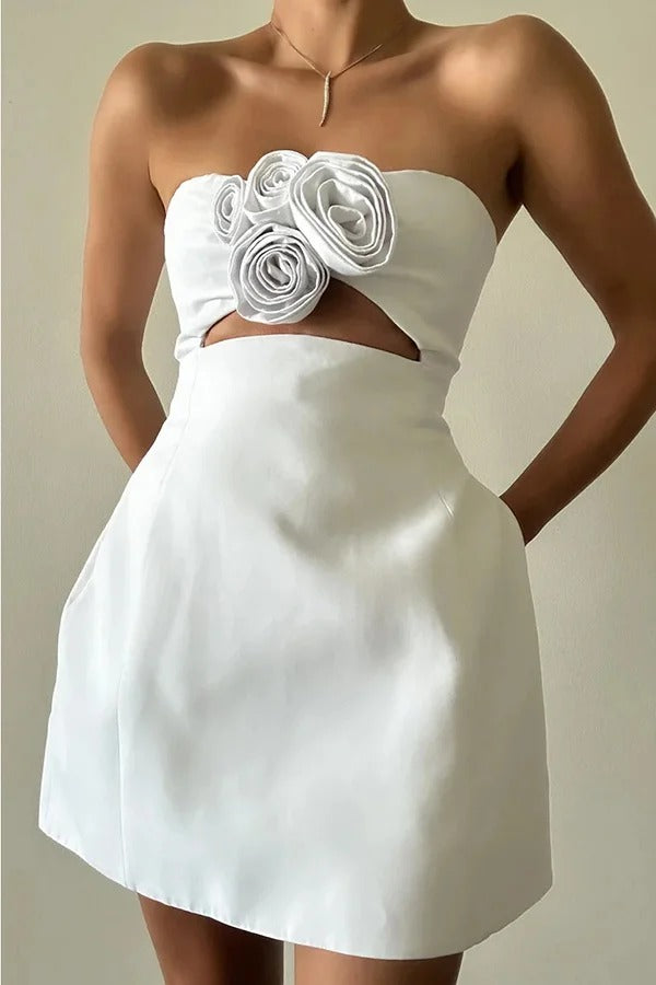 Sexy schulterfreies Minikleid mit dreidimensionaler Blume und Hohlsaum