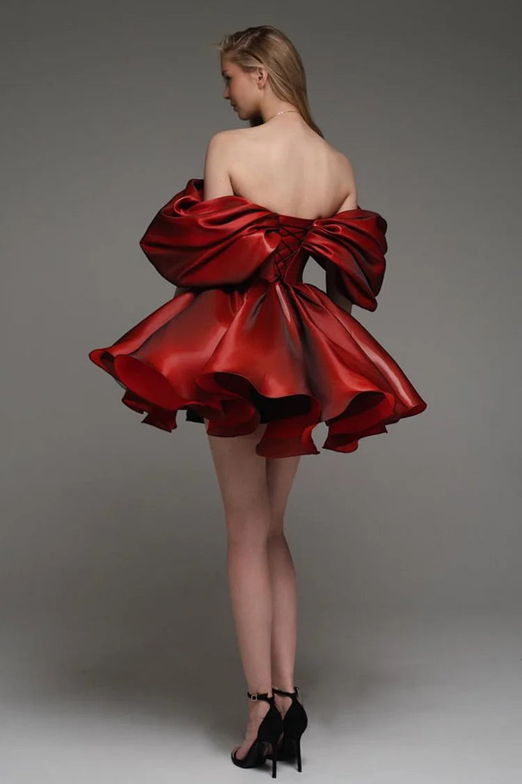 Schulterfreies, plissiertes Swing-Minikleid mit Puffärmeln