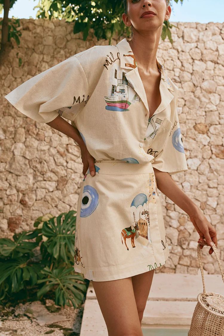 Ensemble chemise à manches courtes et minijupe portefeuille taille haute en mélange de lin Kea à imprimé unique