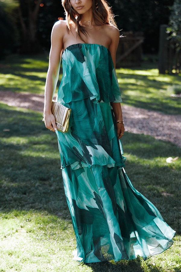 Süßes und charmantes bedrucktes trägerloses Maxikleid mit Rüschen