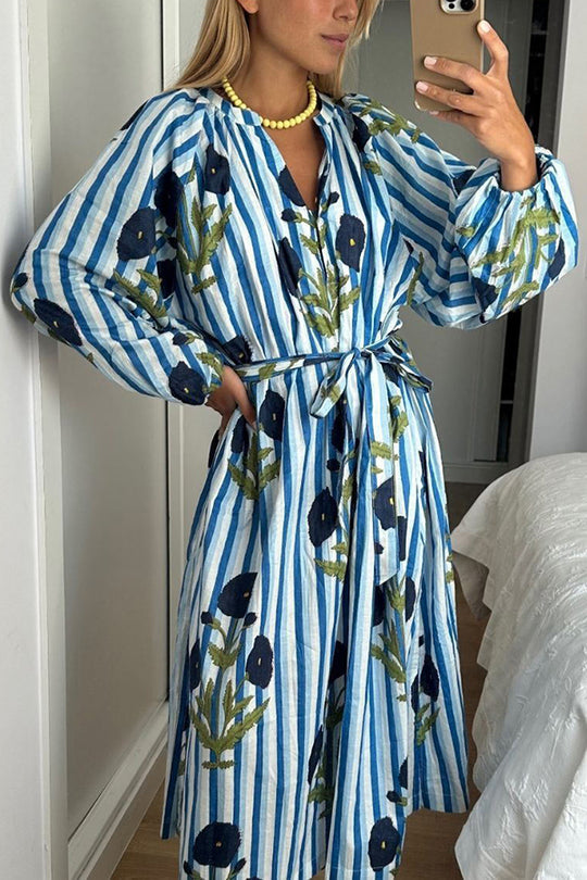 Kaftan-Midikleid aus Leinenmischung mit Blumen- und Streifenmuster, Knopfleiste, Gürtel und Taschen