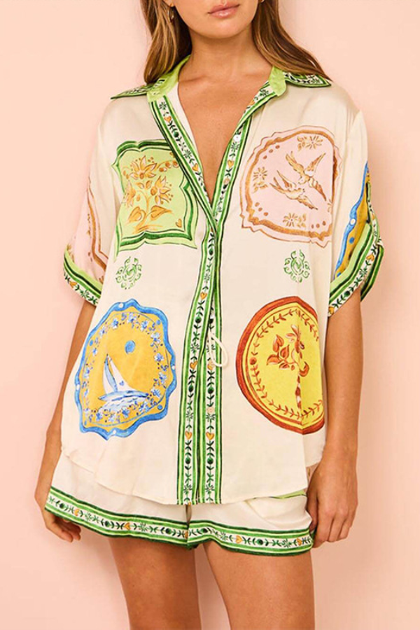 Bedrucktes, lockeres Hemd, elastische Taille, Taschenknöpfe, Shorts, zweiteiliges Set