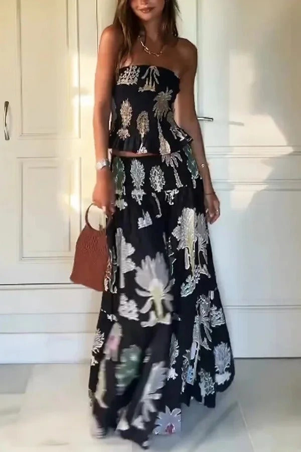 Kattie Set mit gesmoktem Bandeau-Oberteil mit botanischem Print und gestuftem Maxirock mit elastischer Taille