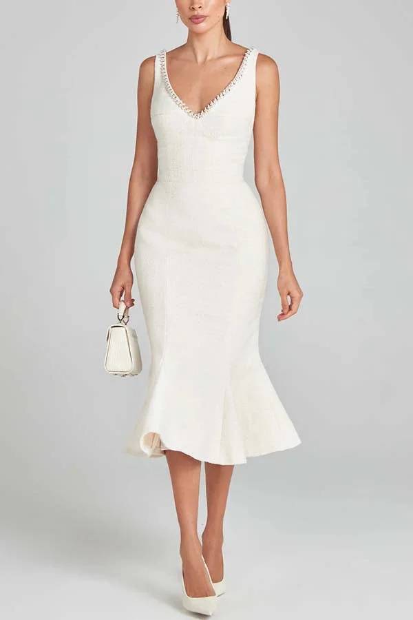 Moonlight Goddess – Figurbetontes Midikleid aus Tweed mit Perlenbesatz und Fischschwanz-Ausschnitt