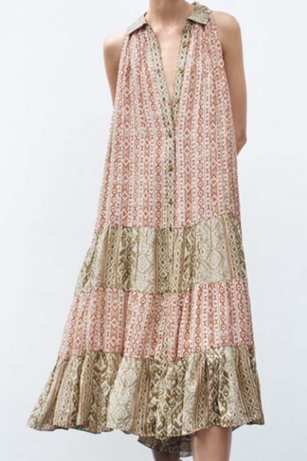 MIDI-HEMDKLEID MIT GLÄNZENDEM GEOMETRISCHEM PRINT