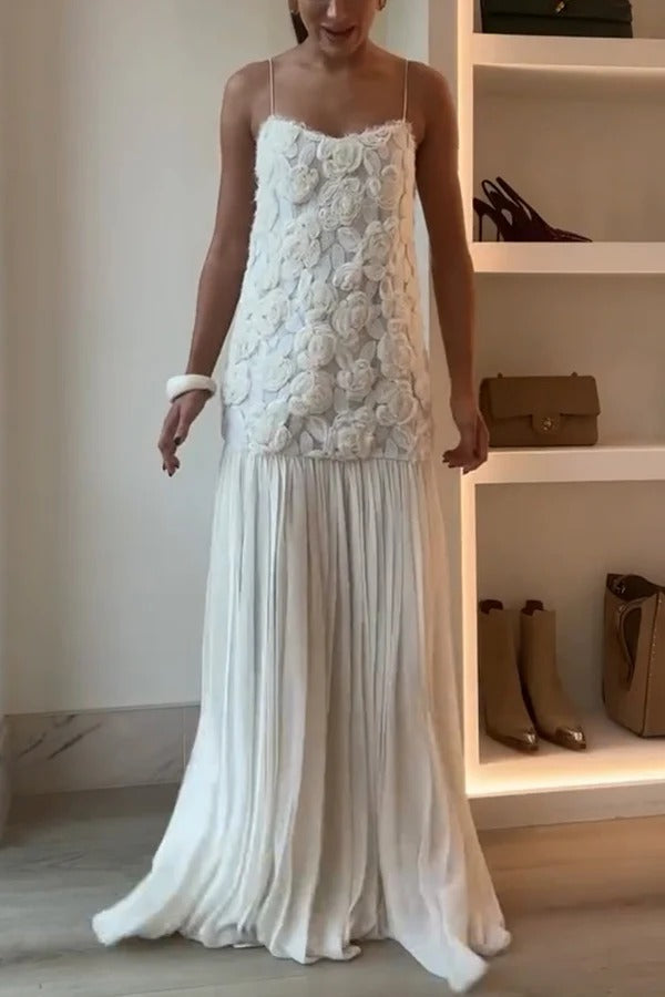 Offrez-vous une robe longue à ourlet plissé en mousseline de soie avec appliques florales