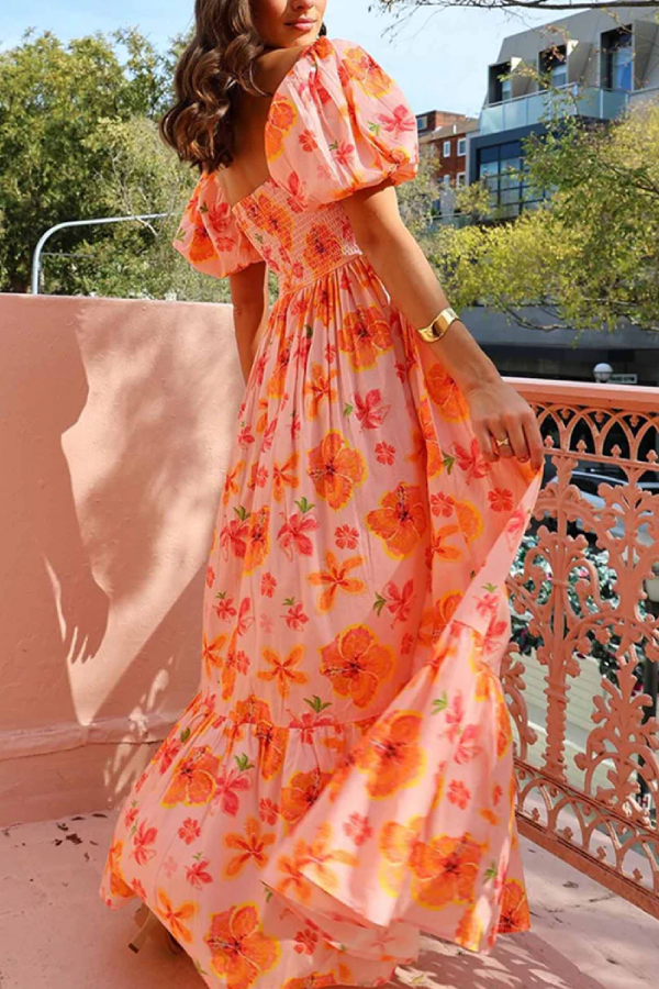 Bedrucktes A-Linien-Kleid mit Raffung und Puffärmeln