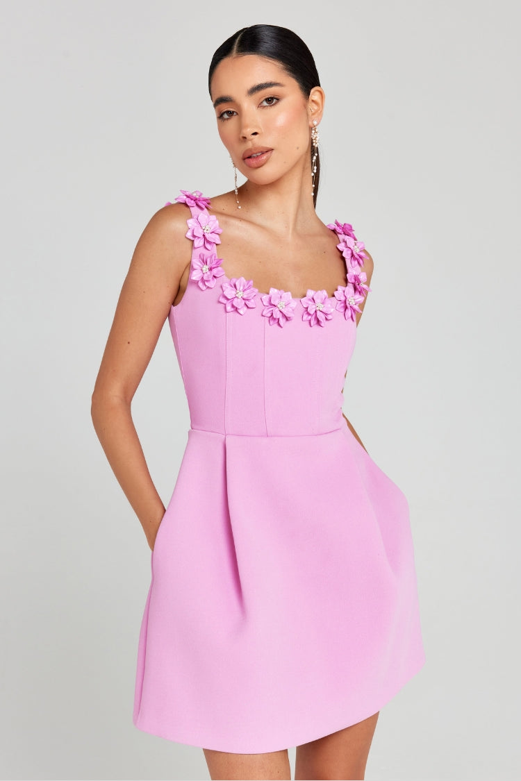Cindy Minikleid mit quadratischem Ausschnitt und Taschen und Kunstperlen-Blumenapplikation