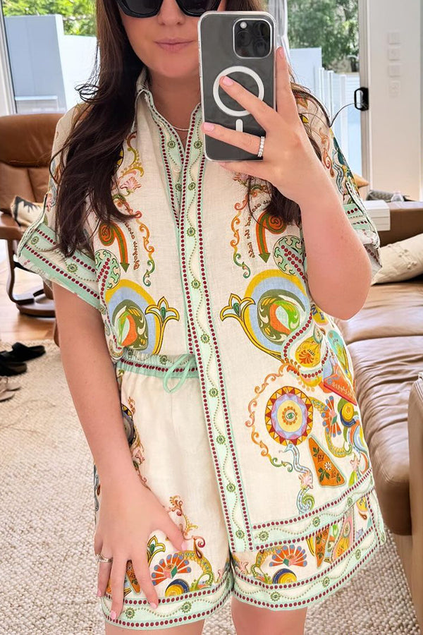 Antibes – Einzigartiges, bedrucktes, lockeres Button-Down-Hemd und Shorts mit elastischer Taille und Tasche