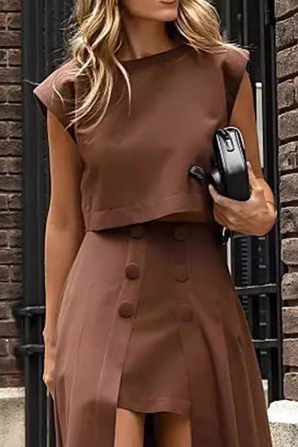 Einfarbiges Crop-Top mit Rundhalsausschnitt und Maxirock mit unregelmäßiger Taille