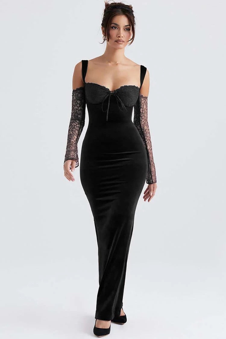 Schulterfreies, figurbetontes Maxikleid mit Spitzenärmeln und Samt