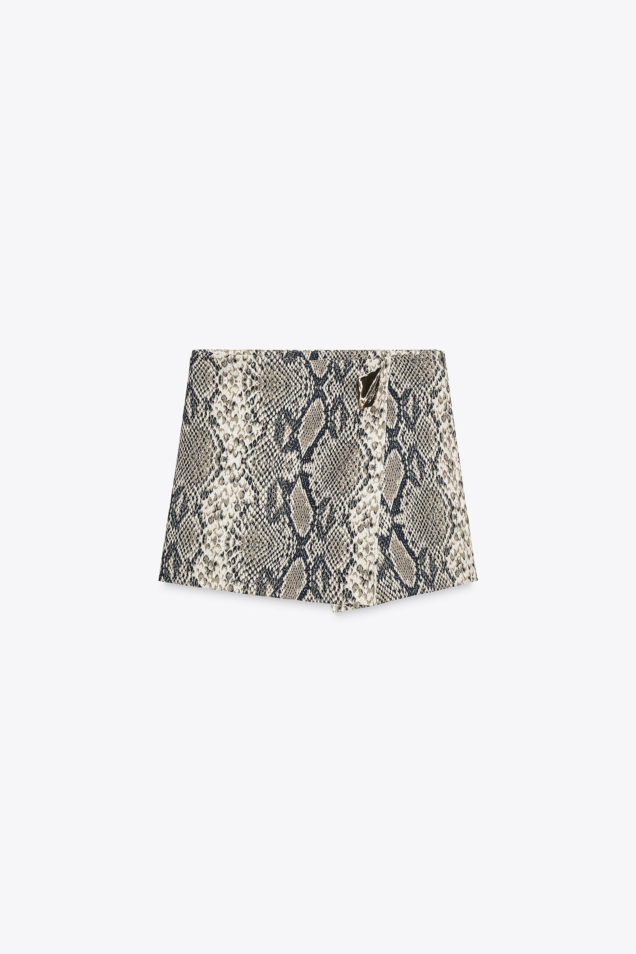 ASYMMETRIC SKORT WITH APPLIQUE