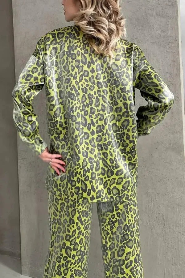 Set aus langärmligem Freizeitoberteil mit Leopardenmuster und lockerer Hose mit elastischer Taille und Bindegürtel