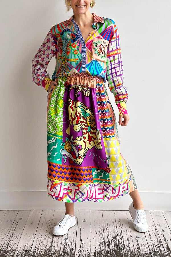 You Make Me Wonder – Übergroße Bluse aus Satin mit buntem, einzigartigem Druck und Knopfleiste