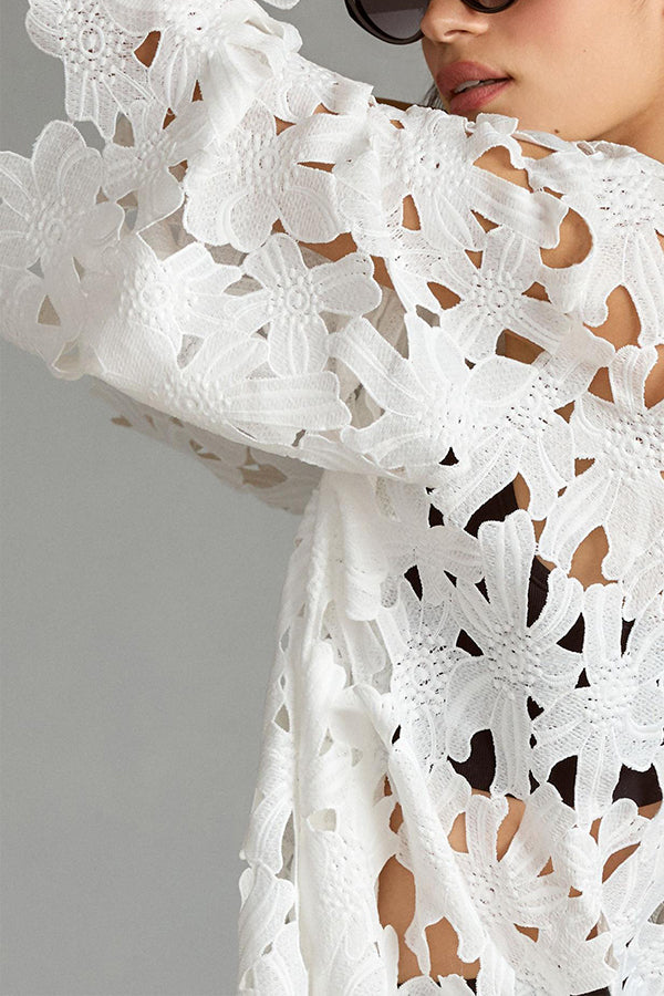 „I Belong Here“ – Midi-Strandkleid mit Blumenmuster und Ösenspitze