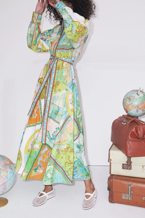 Reise um die Welt – Einzigartiges Midikleid mit Ballonärmeln und Gürtel