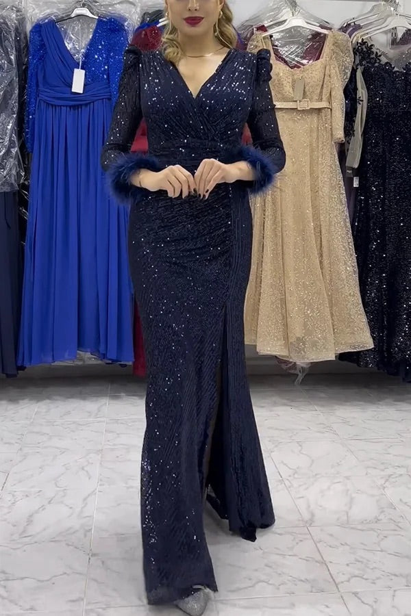 Sparkle World – Maxi-Abendkleid mit Pailletten und Federbesatz