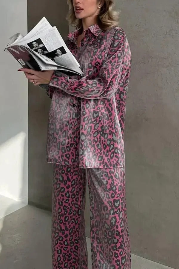 Set aus langärmligem Freizeitoberteil mit Leopardenmuster und lockerer Hose mit elastischer Taille und Bindegürtel