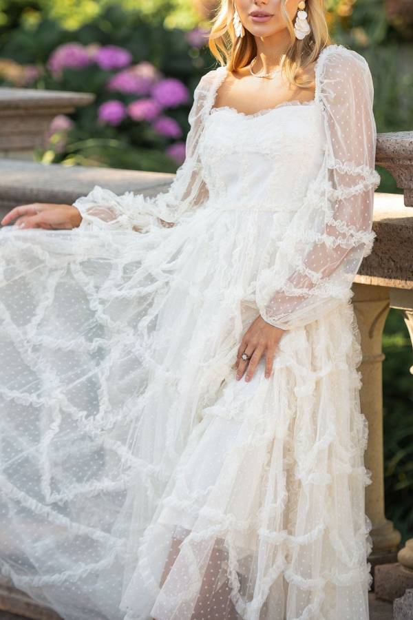 Leichtes, langärmliges Kleid mit Schleife im reifen Stil