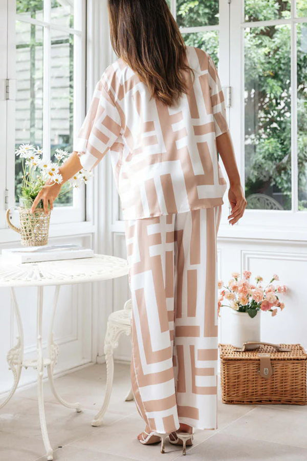 Freizeit-Set mit Bluse und geometrischem Küstenmuster und Hose mit elastischer Taille
