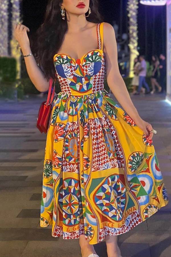 Unique – Rückenfreies Midikleid mit ethnischem Muster „Sunset Walk“