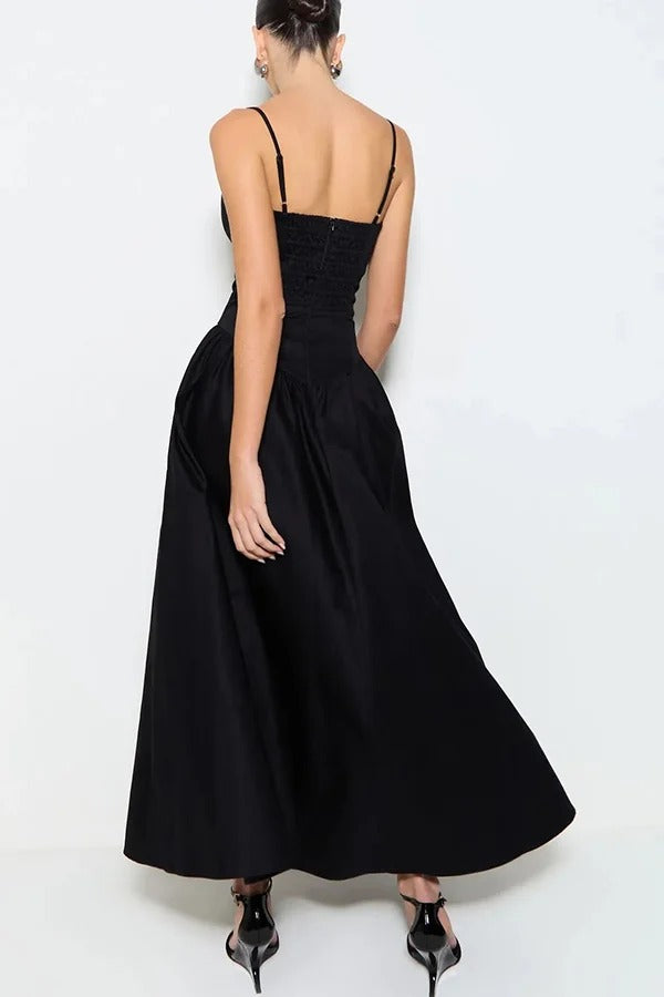 Sofie Midikleid mit gesmoktem Rücken, Taschen und hoher Taille