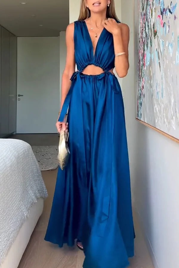 Robe longue en satin à volants et découpes Midnight Charm